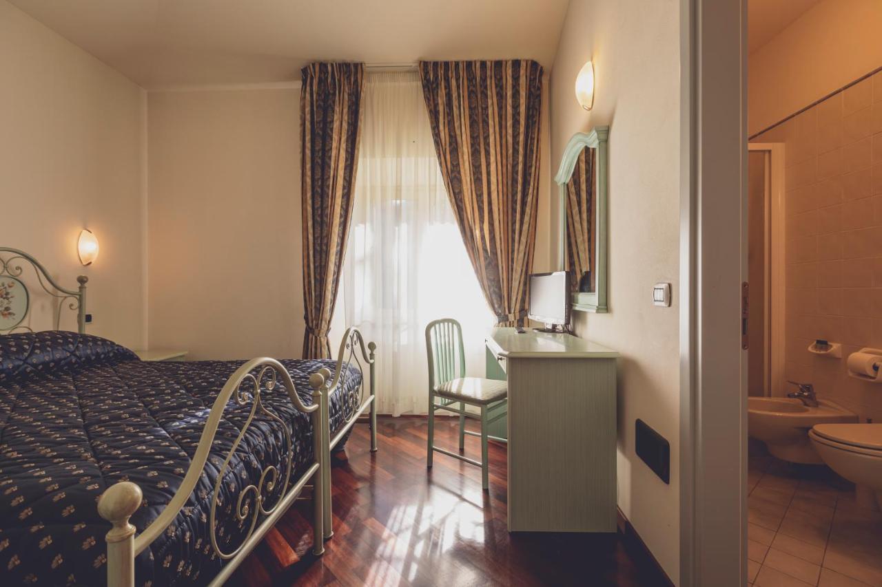 Albergo Ristorante Pasqui Rocca San Casciano Exterior foto